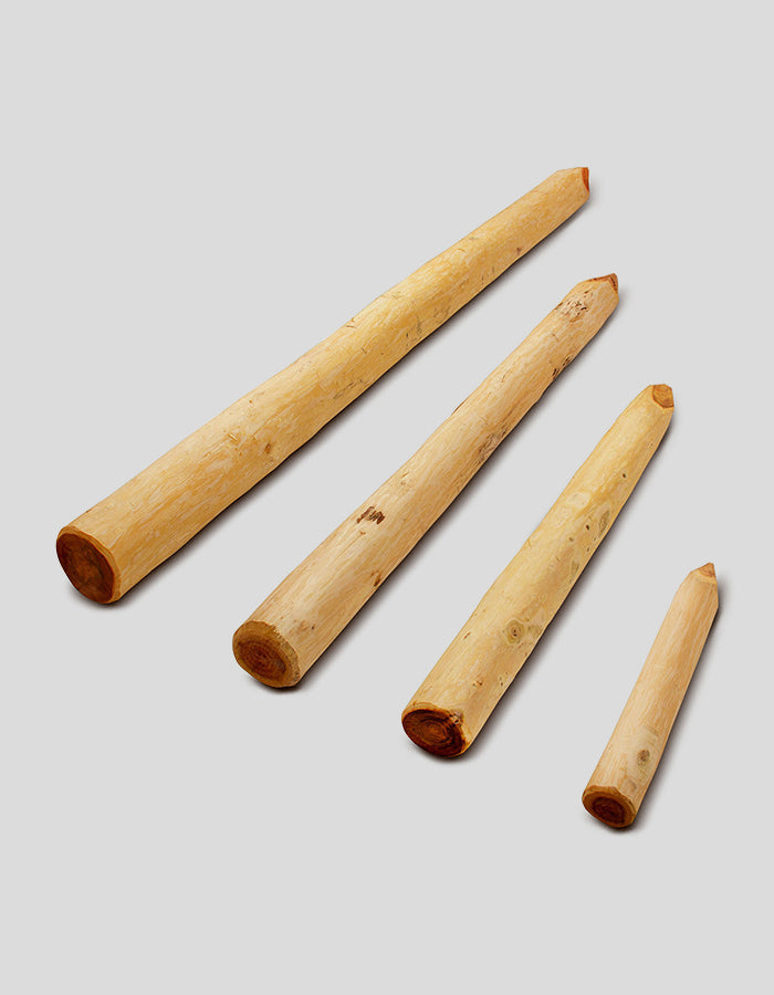 Rundholz-Rammpfähle, extra-gerade, geschält und geglättet aus Robinienholz