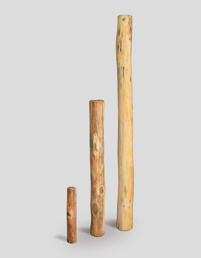 Rundholz-Palisaden, extra-gerade, geschält, geglättet und geschliffen aus Robinienholz