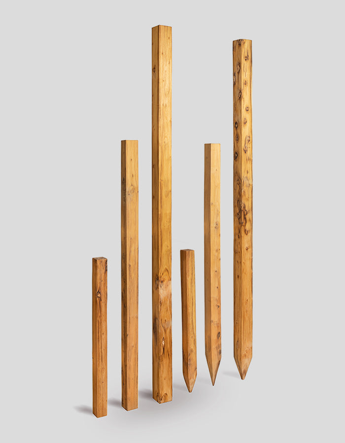 Vierkantpfosten sägerau, oben gerade aus Robinienholz