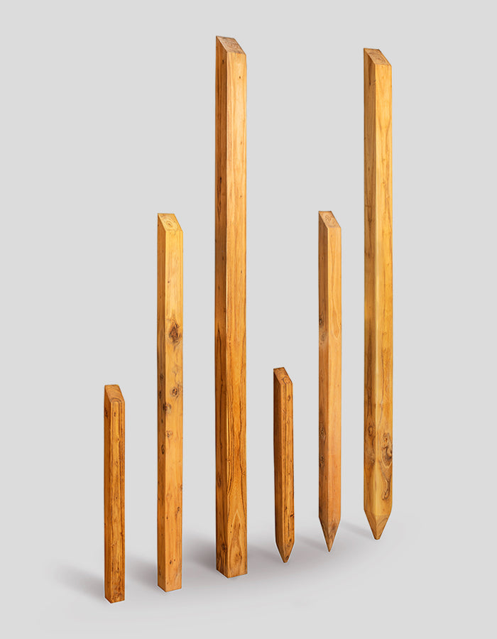 Vierkantpfosten geschliffen, oben angeschrägt aus Robinienholz