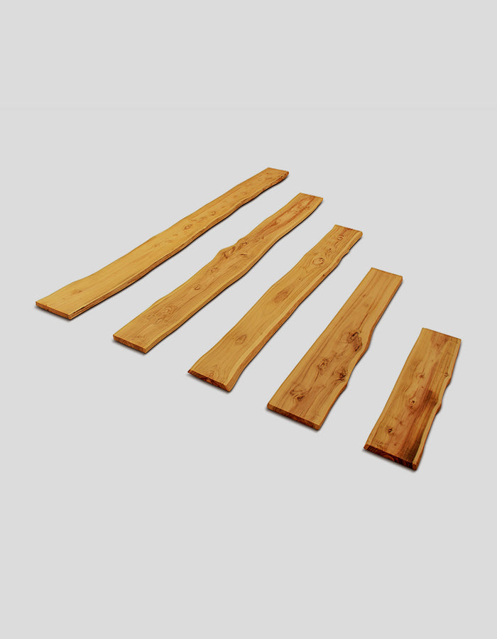 Bretter unbesäumt, gehobelt aus Robinienholz