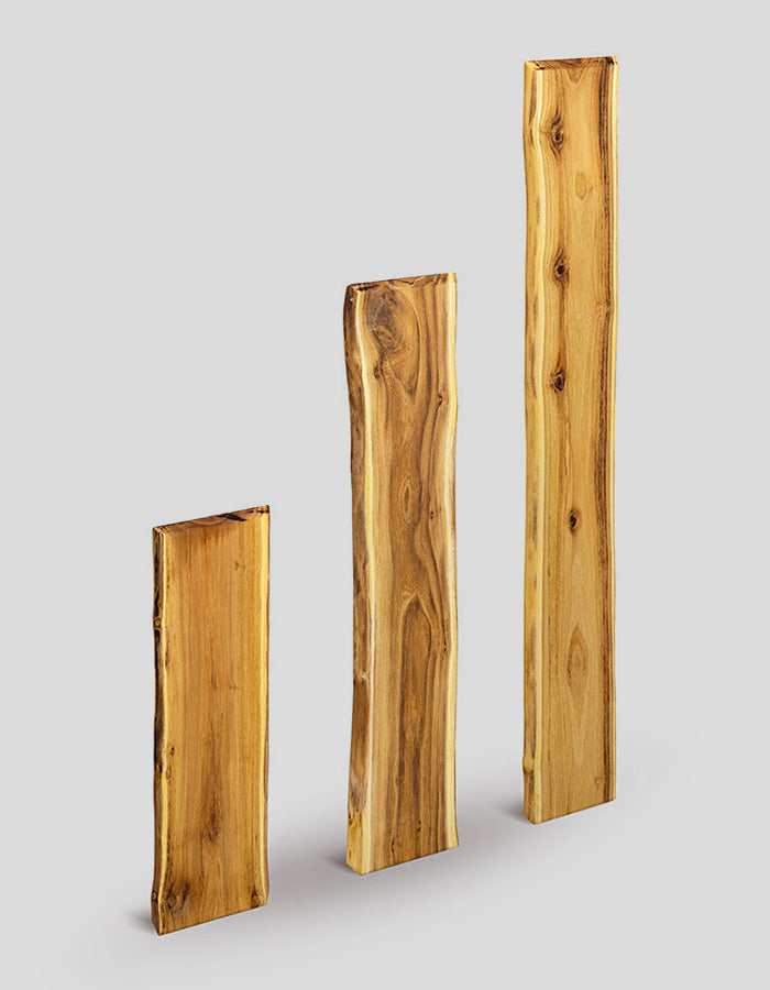 Zaunbretter Baumkante (unbesäumt), gehobelt, Enden angeschrägt aus Robinienholz