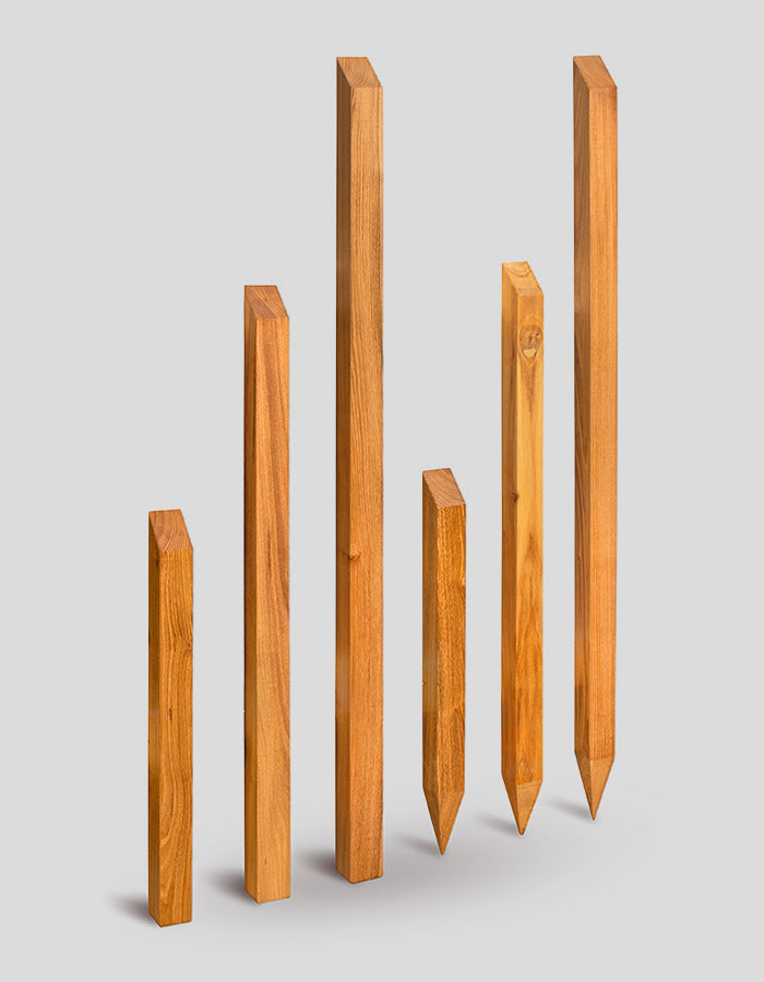 Vierkantpfosten gehobelt und gefast, oben angeschrägt aus Robinienholz